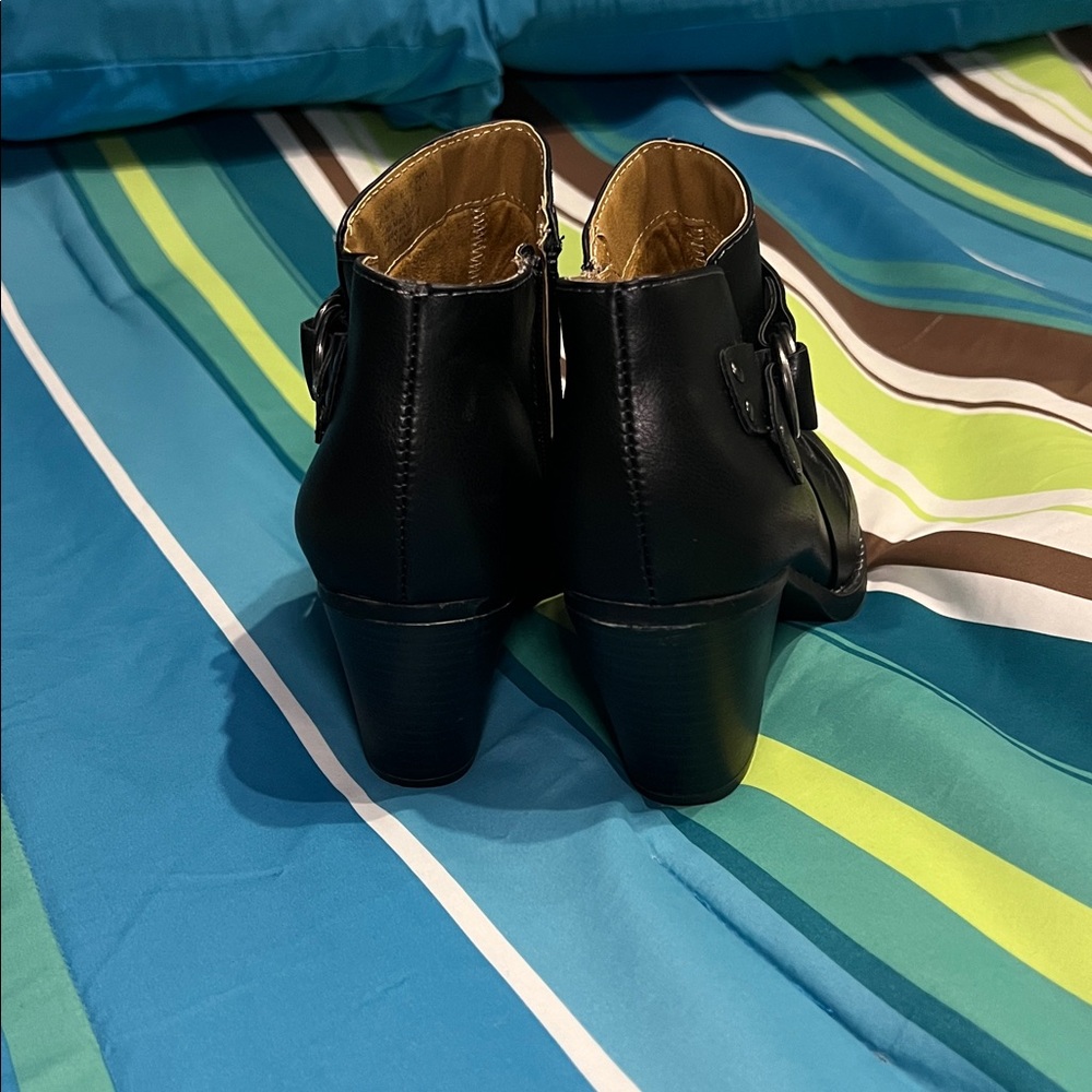 Natural Soul Black Ankle Booties - size 7.5 - Picture 5 of 6